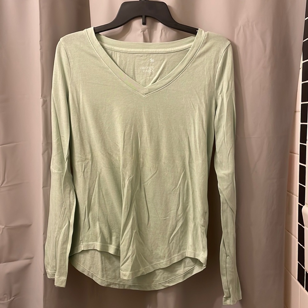 Basic LongSleeve Vneck